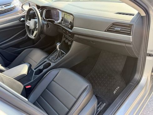 Used 2022 Volkswagen Jetta SE FWD image 18