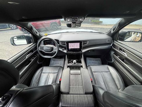Used 2024 Jeep Wagoneer Series II w/ Flexible Seating Group AWD/4WD image 15