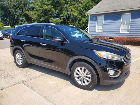 Used 2018 Kia Sorento FWD image 3