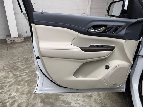 Used 2023 GMC Acadia Denali w/ Denali Technology Package image 10