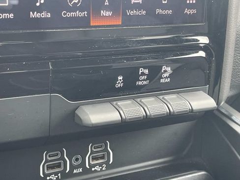 Used 2025 RAM 1500 Big Horn AWD/4WD image 16