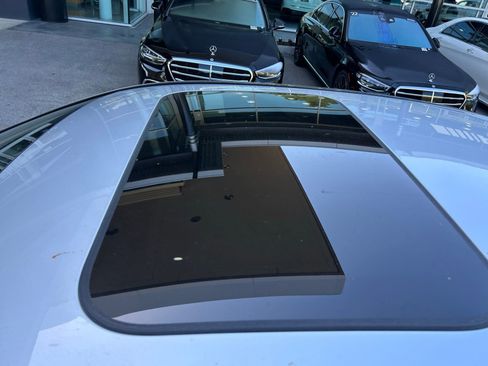 Used 2020 Mercedes-Benz E 350 Sedan image 17