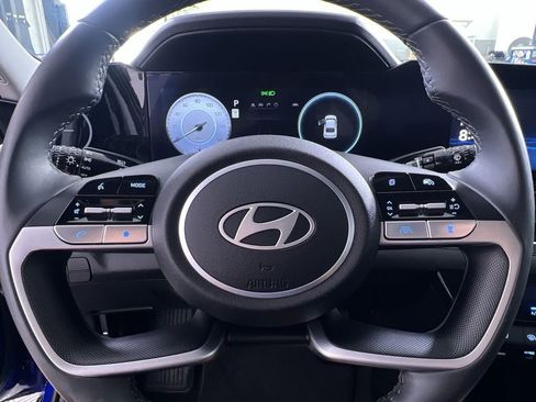 Used 2025 Hyundai Elantra SEL image 16