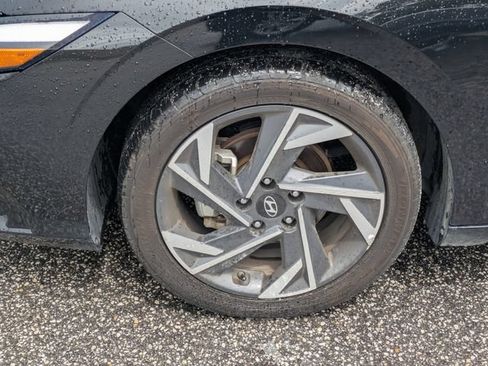 Used 2024 Hyundai Elantra Limited FWD image 10