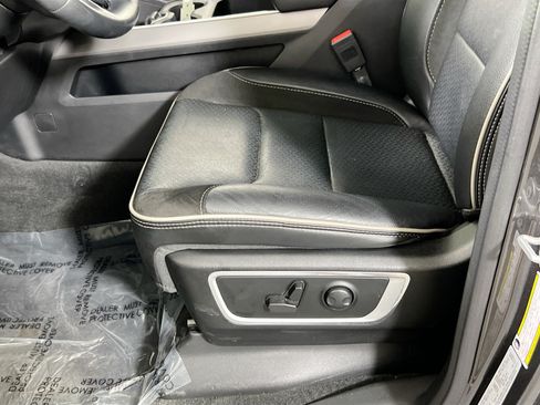 Used 2023 RAM 1500 Laramie AWD/4WD image 19