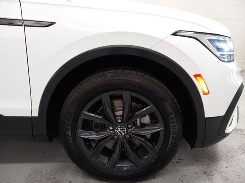 Used 2024 Volkswagen Tiguan SE image 3