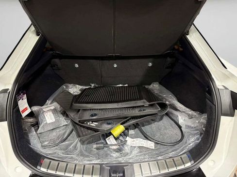 Used 2023 Lexus RZ 450e Premium image 31