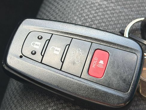 Used 2025 Toyota RAV4 XLE w/ Convenience Package AWD/4WD image 21