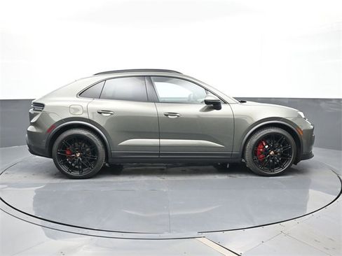 New 2025 Porsche Macan 4S Electric image 25
