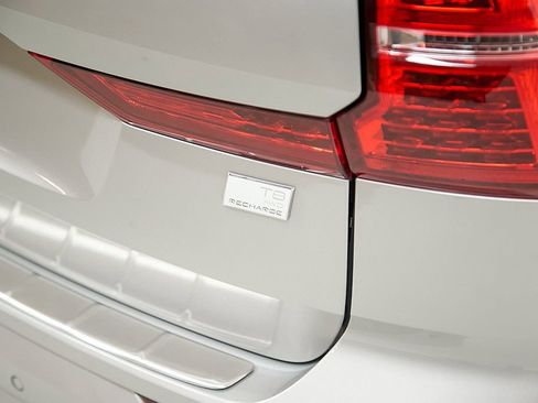 Certified 2024 Volvo XC60 T8 Ultimate w/ Protection Package Premier image 10