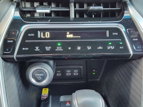 Used 2023 Toyota Venza XLE AWD/4WD image 18