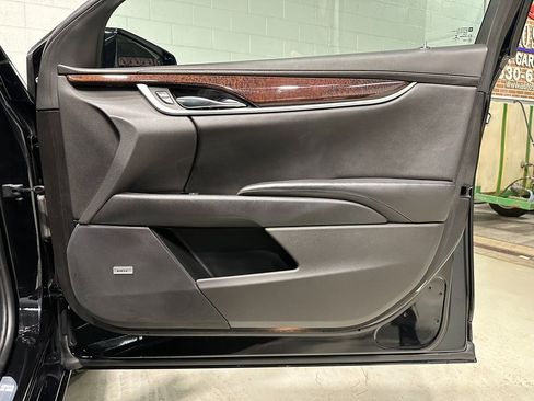 Used 2013 Cadillac XTS Premium image 9