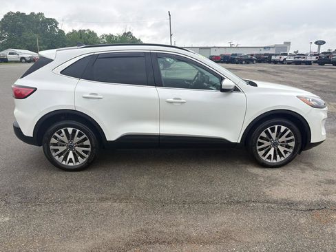 Used 2022 Ford Escape Titanium w/ Class II Trailer Tow Package AWD/4WD image 2