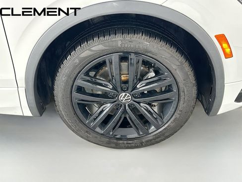 Used 2022 Volkswagen Tiguan SE R-Line image 36