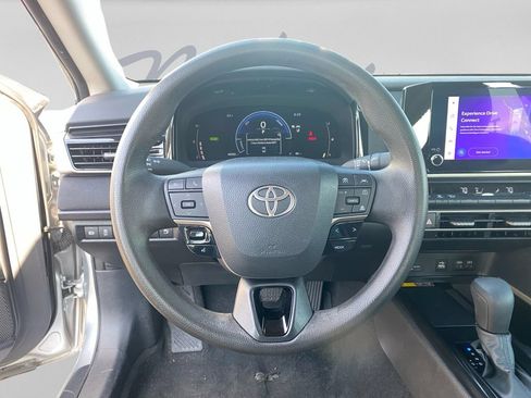 Used 2025 Toyota Camry LE FWD image 18