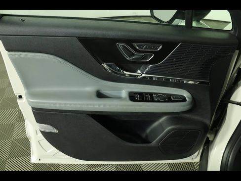 Used 2021 Lincoln Corsair AWD w/ Premium Package image 19