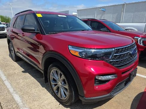 Used 2023 Ford Explorer XLT w/ Equipment Group 202A AWD/4WD image 7