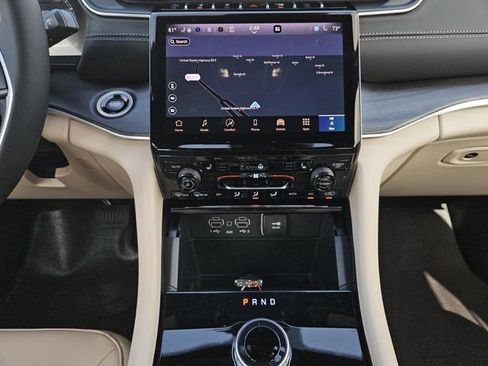 New 2025 Jeep Grand Cherokee Limited image 4