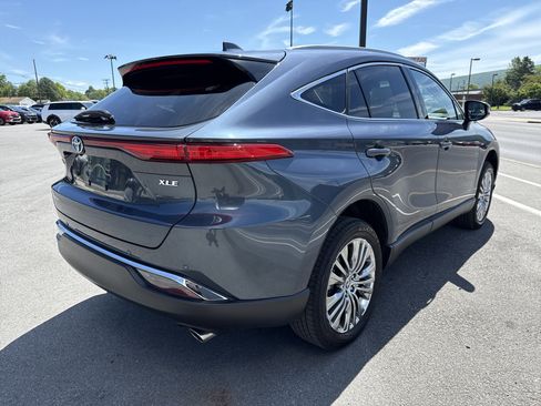 Used 2024 Toyota Venza XLE AWD/4WD image 3