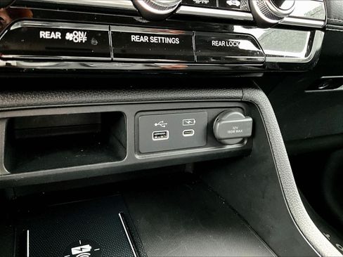 Used 2025 Honda Pilot EX-L image 16