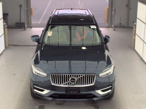 Used 2025 Volvo XC90 T8 Plus w/ Protection Package Premier AWD/4WD image 12