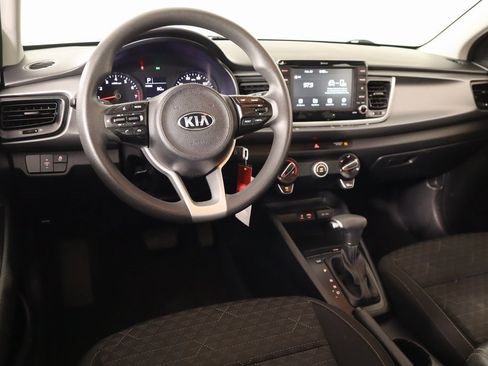 Used 2019 Kia Rio S image 2