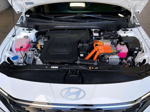 Used 2025 Hyundai Elantra Limited image 27