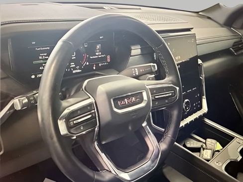Used 2025 GMC Acadia Elevation FWD image 2