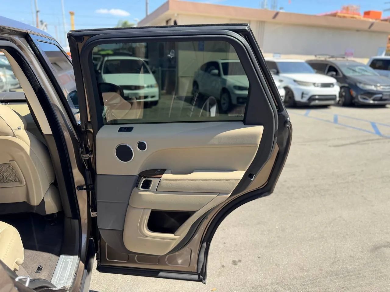 Used 2014 Land Rover Range Rover Sport HSE AWD/4WD image 37