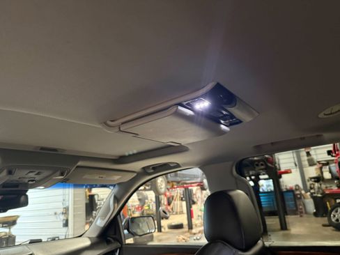 Used 2015 Cadillac Escalade Premium AWD/4WD image 34