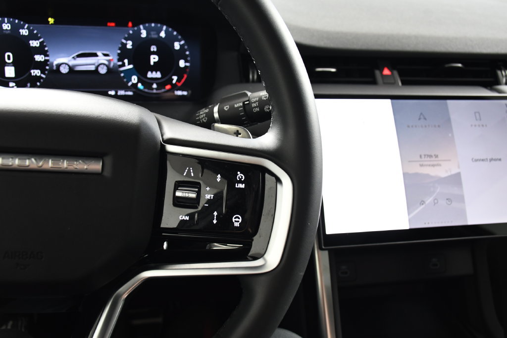 Certified 2025 Land Rover Discovery Sport Dynamic SE AWD/4WD image 30