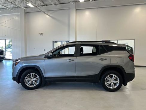 Used 2023 GMC Terrain SLE w/ Driver Convenience Package AWD/4WD image 9