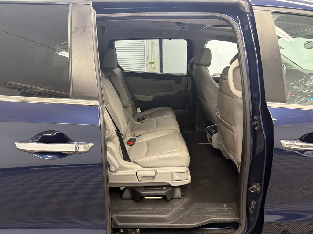Used 2023 Honda Odyssey Touring image 17