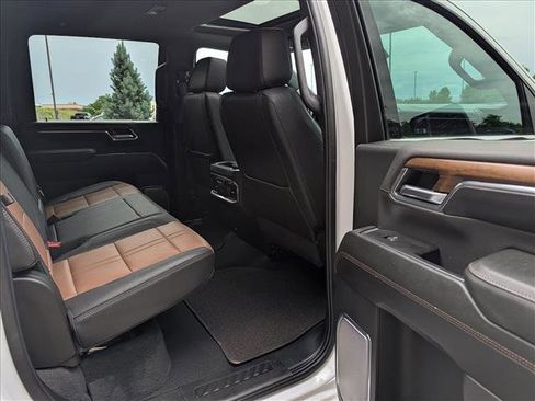 Used 2024 Chevrolet Silverado 2500 High Country w/ High Country Premium Package AWD/4WD image 17