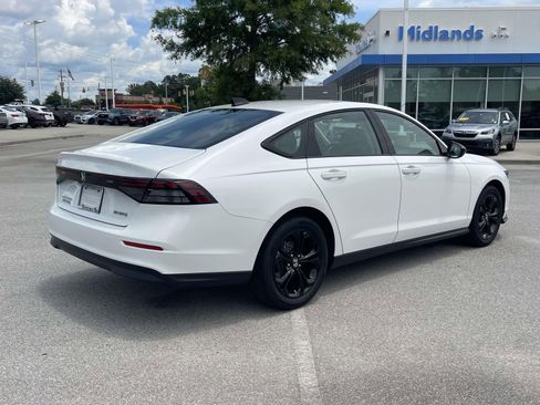 Used 2025 Honda Accord SE image 6