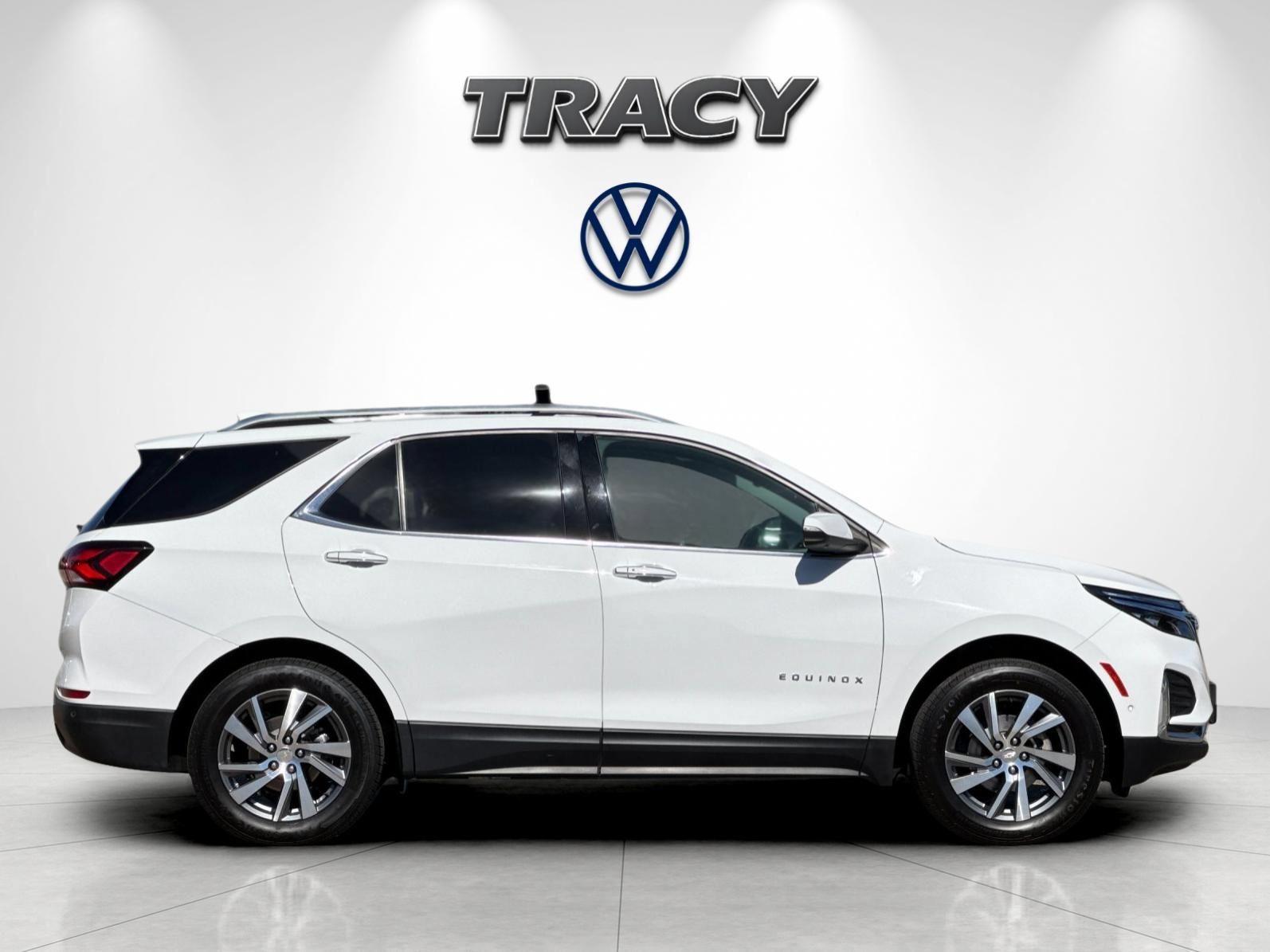 Used 2022 Chevrolet Equinox Premier AWD/4WD image 3