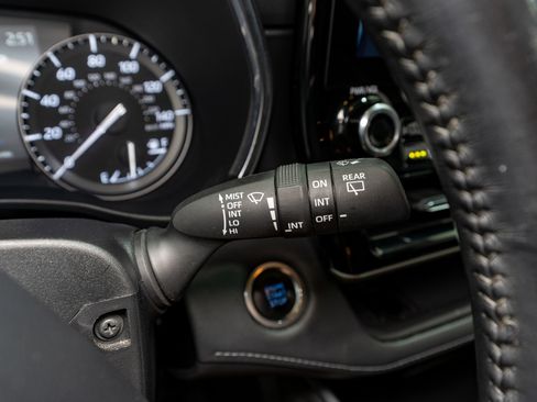 Used 2020 Toyota Highlander Limited image 26