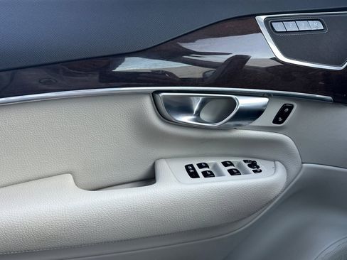 Used 2019 Volvo XC90 T6 Momentum w/ Protection Package Premier image 14