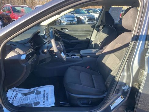 Used 2024 Nissan Altima 2.5 SV image 12