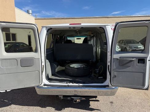 Used 2005 Ford E-150 and Econoline 150 Wagon image 5