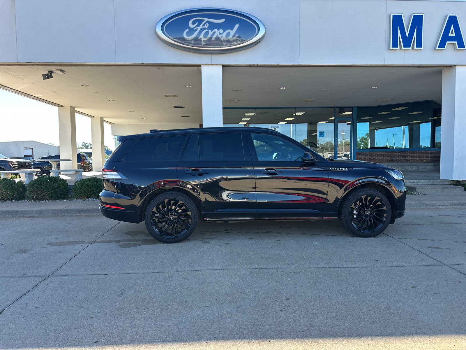 Used 2025 Lincoln Aviator Reserve w/ Jet Appearance Package AWD/4WD image 9