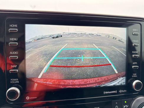 Used 2022 Toyota Highlander XLE image 24