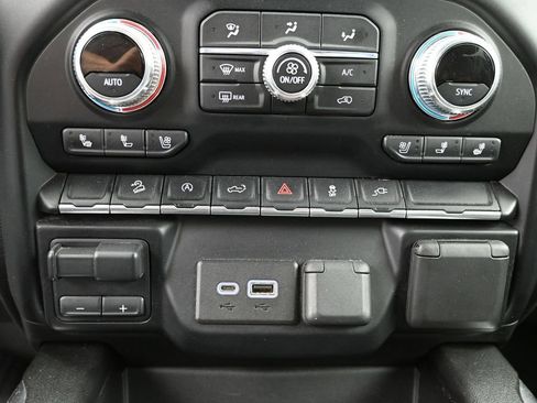Used 2021 GMC Sierra 1500 AT4 AWD/4WD image 17