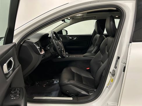 Used 2024 Volvo S60 B5 Plus image 4