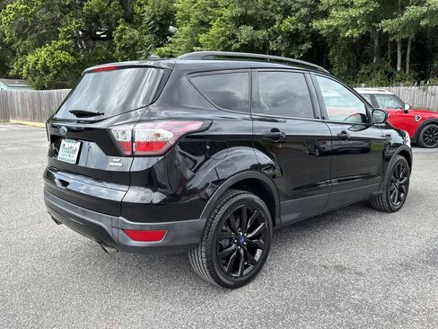 Used 2017 Ford Escape SE w/ Equipment Group 201A FWD image 5