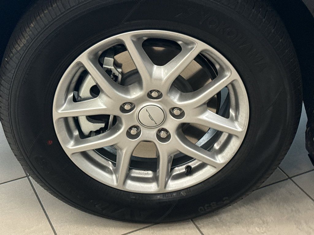 New 2027 Chrysler Pacifica Select FWD image 8
