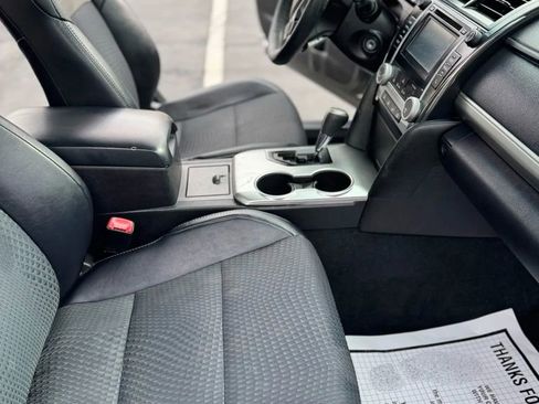 Used 2014 Toyota Camry SE image 16