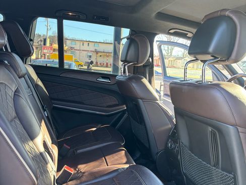 Used 2016 Mercedes-Benz GL 550 GL550 4MATIC image 18