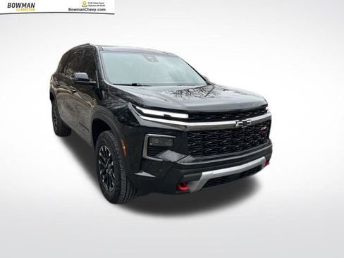 Used 2024 Chevrolet Traverse Z71 w/ Enhanced Driving Package image 8