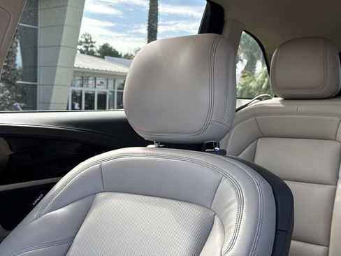 Used 2024 Lincoln Nautilus Premier AWD/4WD image 25